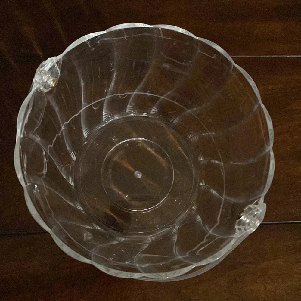 Clear Vintage Swirl Made In Taiwan Lucite Acrylic Ice Bucket!